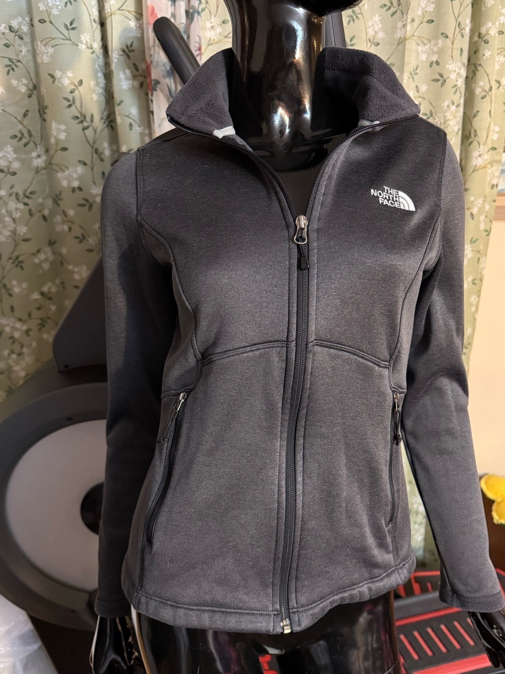 The North Face Women's Charcoal Gray Full-Zip Fleece Jacket